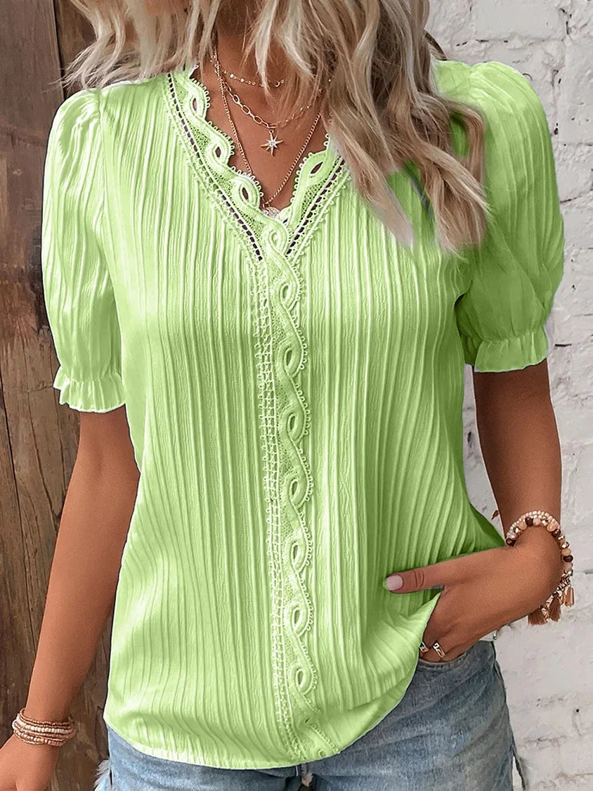 Camiseta nueva de verano para mujer, camiseta Sexy lisa con cuello en V, camisa de manga corta hueca, blusa de talla grande con empalme a la moda, ropa de calle holgada