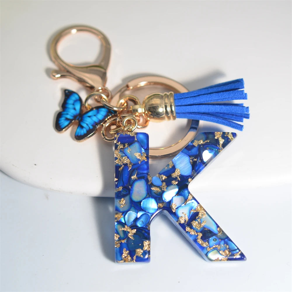 Exquisito llavero de resina de piedra esmaltada azul de A a Z, 26 iniciales, colgante de borla de mariposa, llavero para mujeres y hombres, llavero de coche, regalo