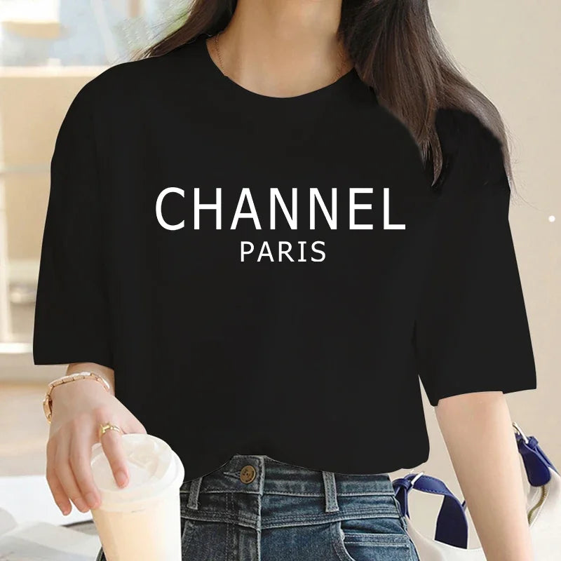 Camiseta de Marca de Lujo, Lavable a Máquina, Informal, Elegante, con Estampado Gráfico de CHANNEL, Cuello Redondo, Manga Corta, Ropa de Mujer