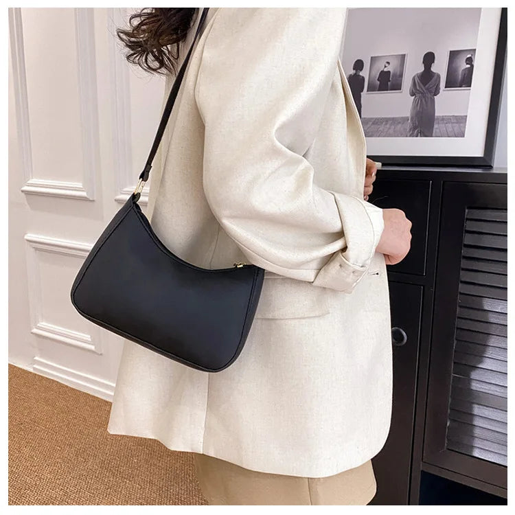 Bolso de mano de color sólido moderno y moderno, bolso cuadrado pequeño simple y nuevo, bolso para axila de un solo hombro elegante y de alta calidad