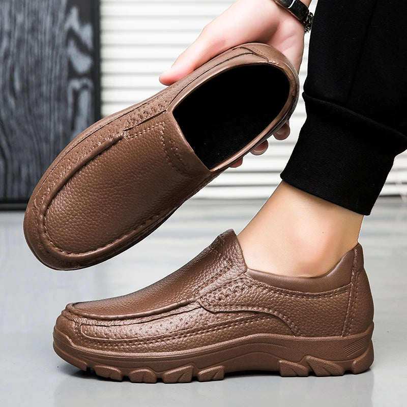 Zapatos de chef para hombre, zapatos de trabajo de cocina impermeables y a prueba de aceite, ultraligeros, antideslizantes, de suela blanda EVA, informales, para jardín