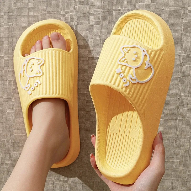 Zapatillas de baño con plataforma gruesa para mujer, chanclas antideslizantes de dibujos animados de gato, sandalias de playa de verano, zapatos de interior, 2023