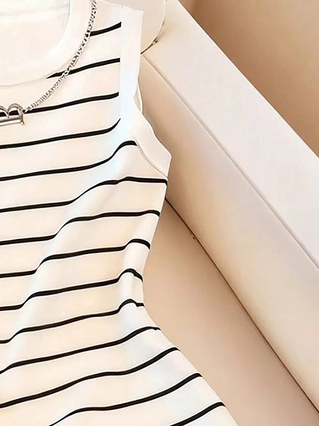 Vestido Casual Elegante de Primavera/Verano para Mujer, Sin Mangas, Corte Entallado, Cuello Redondo, Estampado a Rayas