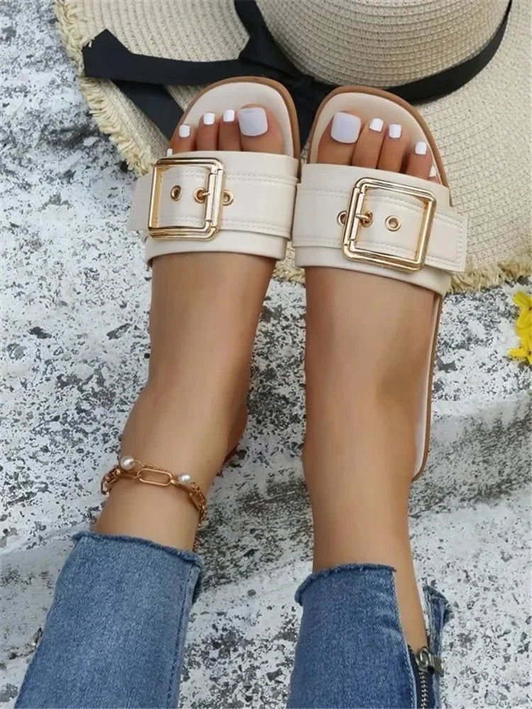 Nuevas zapatillas planas blancas de oficina resistentes al desgaste con punta abierta y hebilla con personalidad para mujer, sandalias de playa de arena para verano, zapatos de mujer
