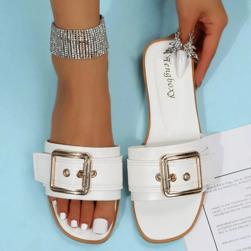 Nuevas zapatillas planas blancas de oficina resistentes al desgaste con punta abierta y hebilla con personalidad para mujer, sandalias de playa de arena para verano, zapatos de mujer