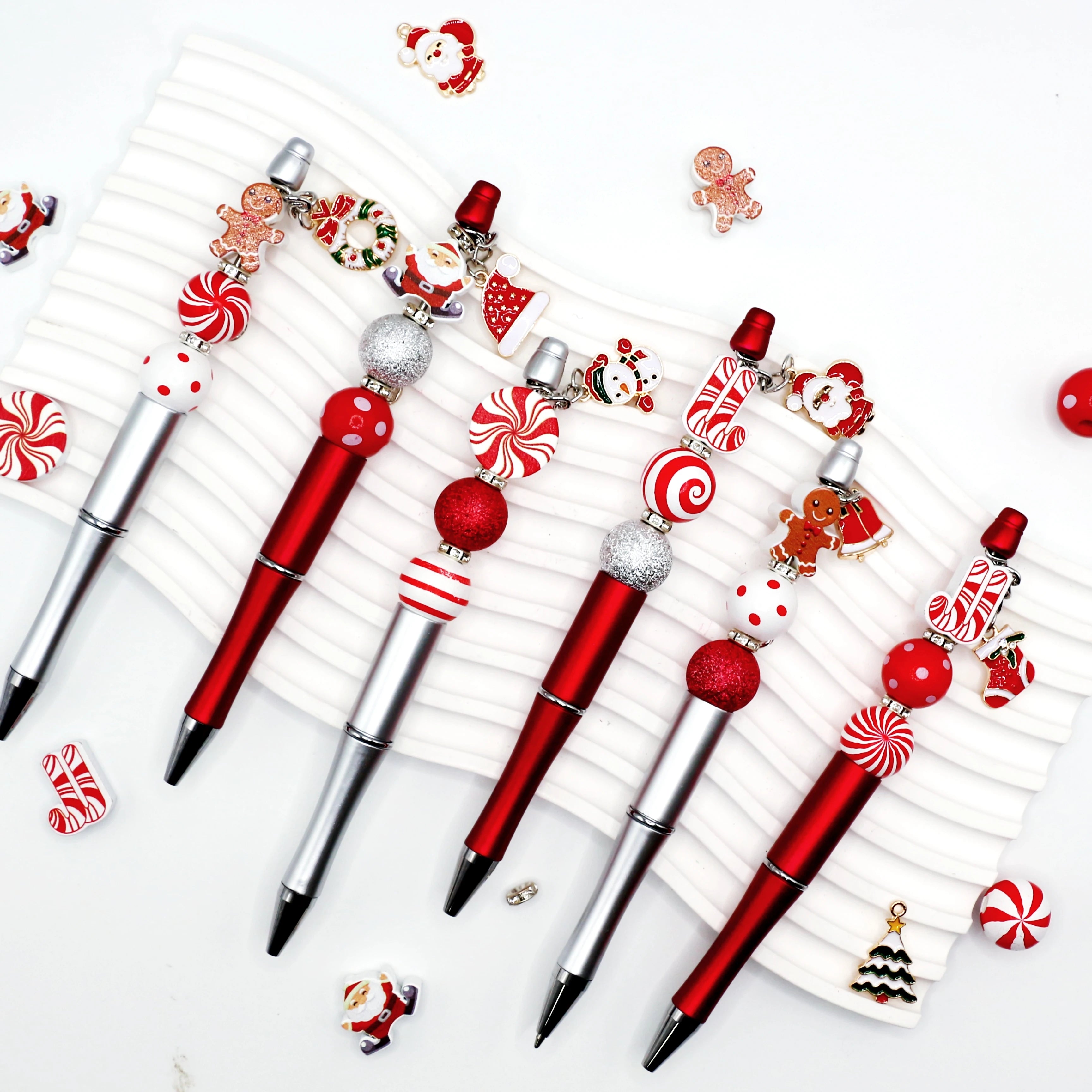 8 Uds. Bolígrafo con cuentas y colgante de cuentas DIY con temática de dulces navideños de color rojo y plateado, regalos de Navidad, suministros de estudio de oficina