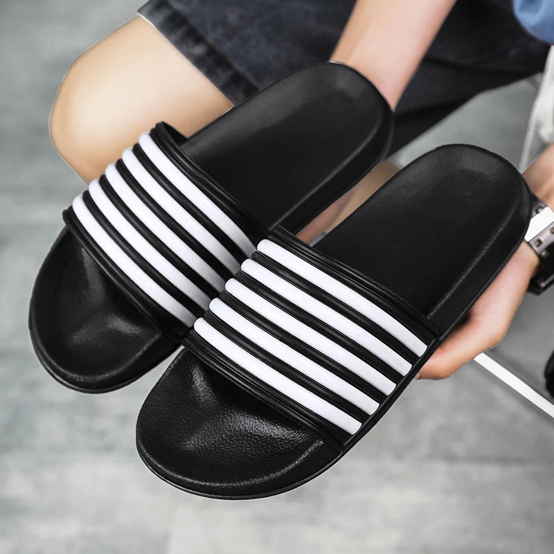 2025 NUEVAS SANDALIAS para hombres y mujeres Slip-On Internet Celebridad Suela suave Prendas de abrigo Pareja Playa Casa Sandalias y zapatillas