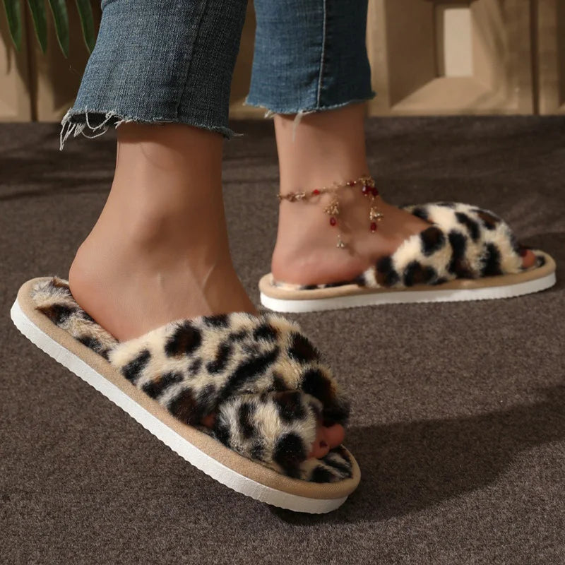 Zapatillas de piel con tiras cruzadas a la moda para mujer, Zapatillas de casa de felpa cálidas y ligeras para interiores, chanclas de pareja de tacón plano de piel sintética de talla grande 43