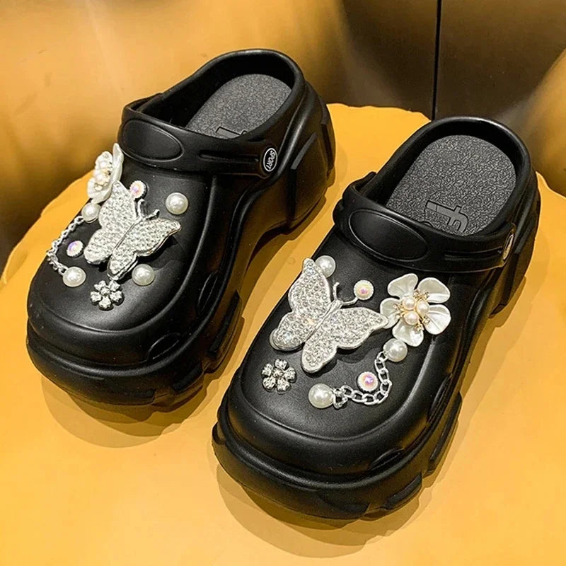 Zuecos con ventilación y decoración de oso bonito con perlas ostentosas, sandalias de playa para exteriores con plataforma de 7CM, zapatillas de verano para niñas, zapatos de mujer