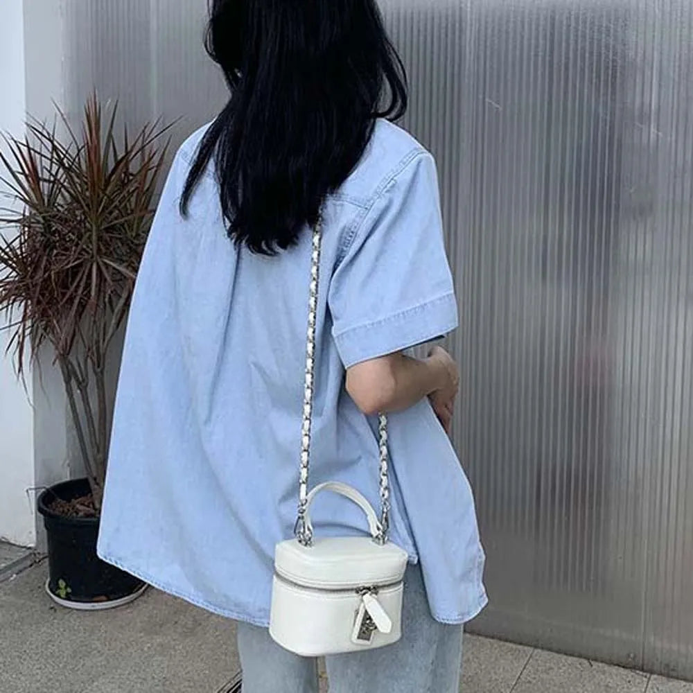 Bolso de mano cuadrado compacto con textura granulada, cierre de cremallera, estilo macaron, de cuero vegano, construcción sólida.