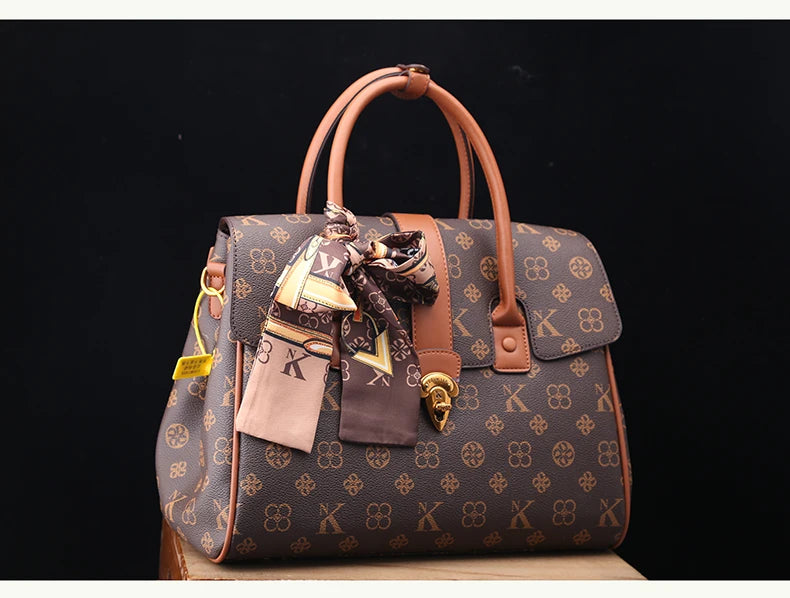 Bolso ligero de marca de lujo para mujer, bolso de gama alta versátil a la moda, bandolera de un solo hombro a la moda de gran capacidad, 2025