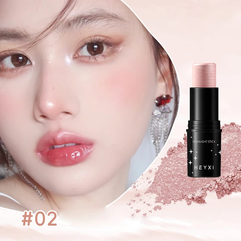 Barra de maquillaje de alto brillo, resistente al agua y al sudor, disponible en varios colores, con un aspecto natural tridimensional.