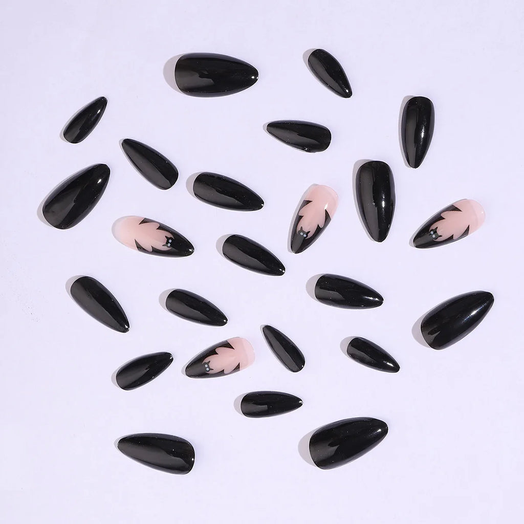 Uñas postizas negras con diseño de murciélago para Halloween, puntas de uñas decoradas con forma de almendra, con remaches y lazos, 24 unidades, uñas acrílicas reutilizables.