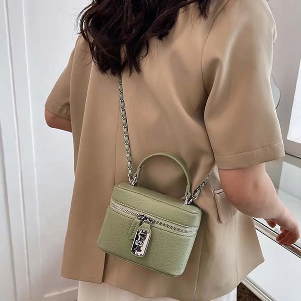 Bolso de mano cuadrado compacto con textura granulada, cierre de cremallera, estilo macaron, de cuero vegano, construcción sólida.