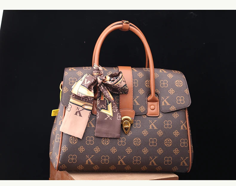 Bolso ligero de marca de lujo para mujer, bolso de gama alta versátil a la moda, bandolera de un solo hombro a la moda de gran capacidad, 2025