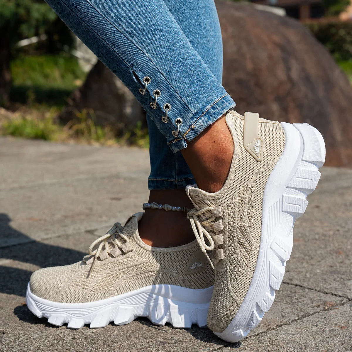 Zapatos de punto para mujer, zapatos ligeros y transpirables para mamá, talla grande, cómodos, antideslizantes, informales, suela plana, sin cordones, primavera 2025