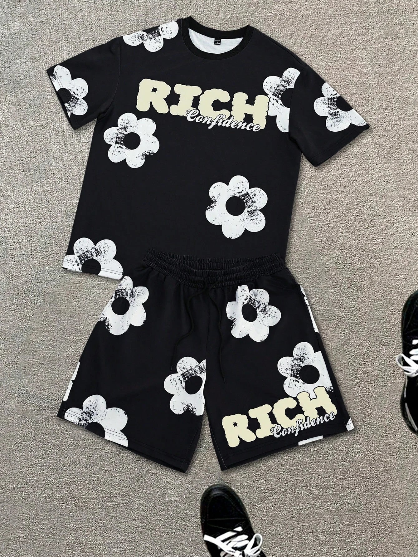 Conjunto de camiseta y pantalones cortos con estampado gráfico de flores en blanco y negro para hombre, conjunto de 2 piezas con cuello redondo, Top de manga corta, pantalones cortos con cintura elástica