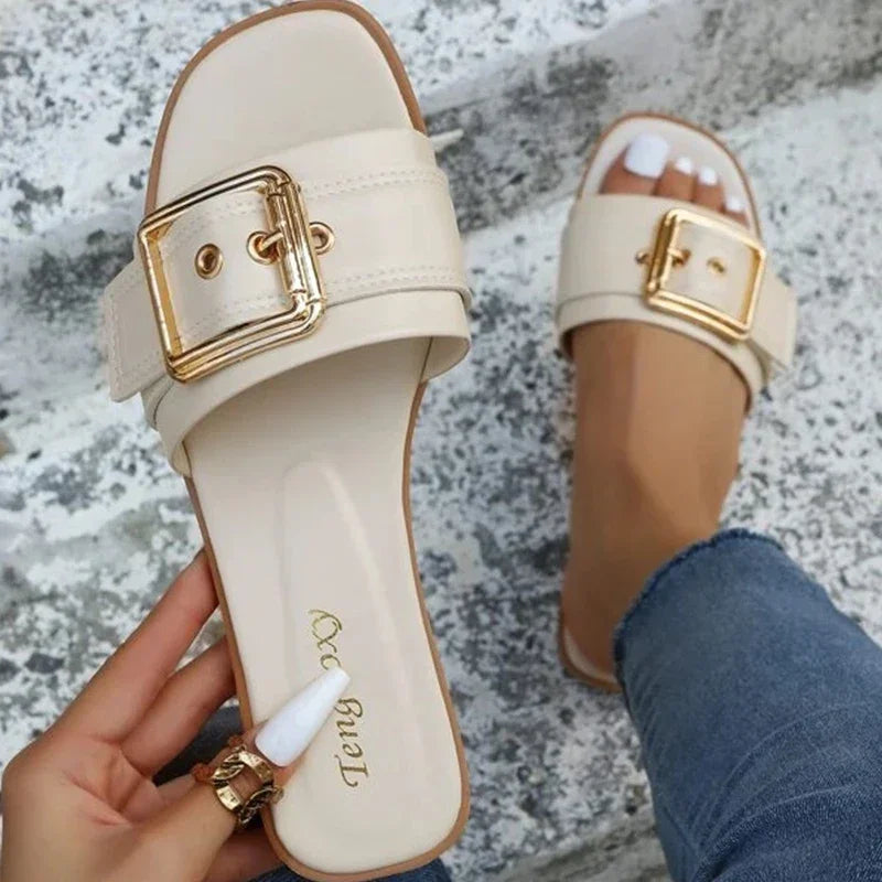 Nuevas zapatillas planas blancas de oficina resistentes al desgaste con punta abierta y hebilla con personalidad para mujer, sandalias de playa de arena para verano, zapatos de mujer