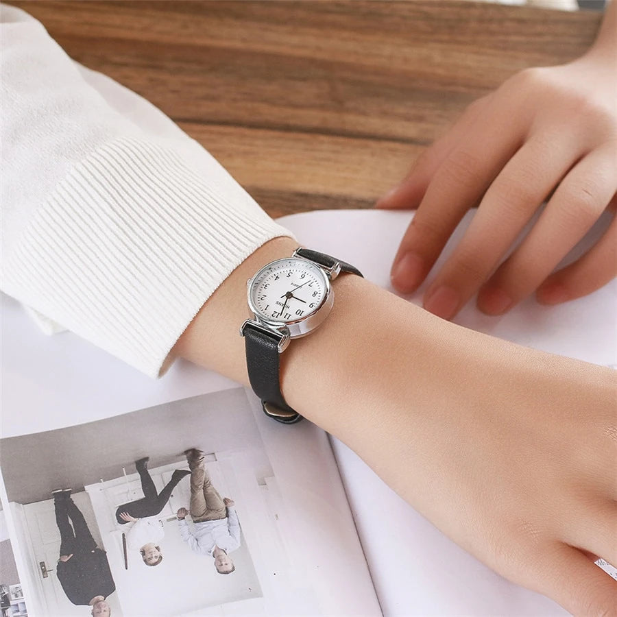 Reloj de pulsera de cuarzo para mujer con esfera pequeña a la moda, correa de cuero informal