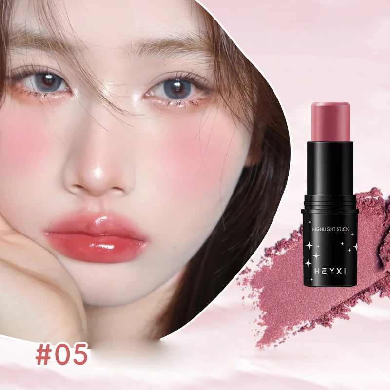 Barra de maquillaje de alto brillo, resistente al agua y al sudor, disponible en varios colores, con un aspecto natural tridimensional.