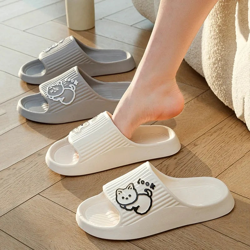Zapatillas de baño con plataforma gruesa para mujer, chanclas antideslizantes de dibujos animados de gato, sandalias de playa de verano, zapatos de interior, 2023