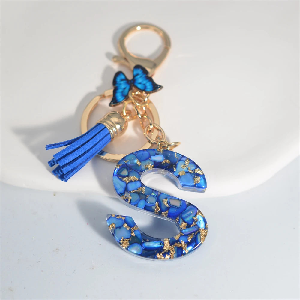 Exquisito llavero de resina de piedra esmaltada azul de A a Z, 26 iniciales, colgante de borla de mariposa, llavero para mujeres y hombres, llavero de coche, regalo