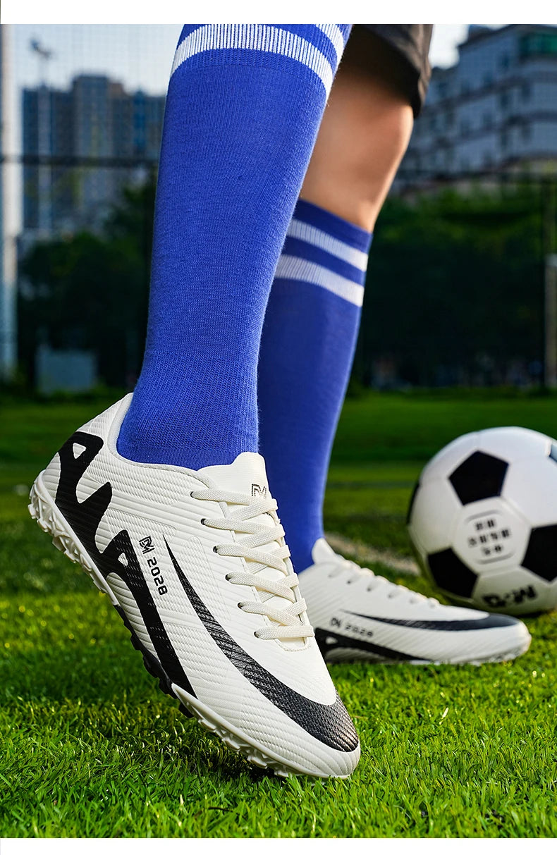 Botas de Fútbol Profesionales FG/TF para Hombre, Tacos Largos para Césped, Transpirables, Ligeras y Cómodas para Entrenamiento