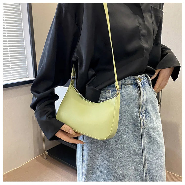 Bolso de mano de color sólido moderno y moderno, bolso cuadrado pequeño simple y nuevo, bolso para axila de un solo hombro elegante y de alta calidad