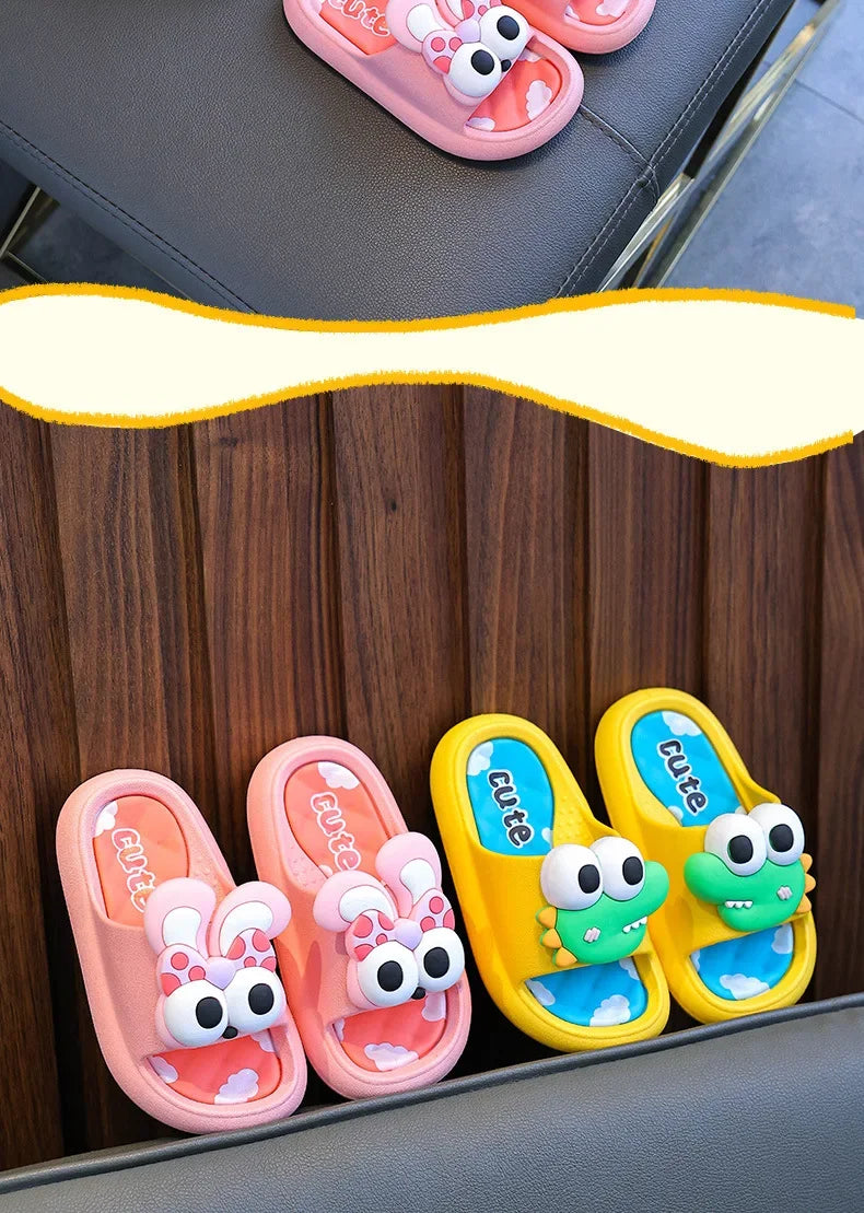 Zapatillas para niños con bonitos dibujos de verano 2025, cómodas zapatillas antideslizantes para exteriores, zapatos de baño suaves para interiores, sandalias de playa