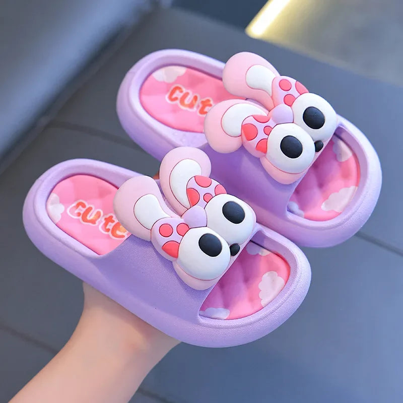 Zapatillas para niños con bonitos dibujos de verano 2025, cómodas zapatillas antideslizantes para exteriores, zapatos de baño suaves para interiores, sandalias de playa