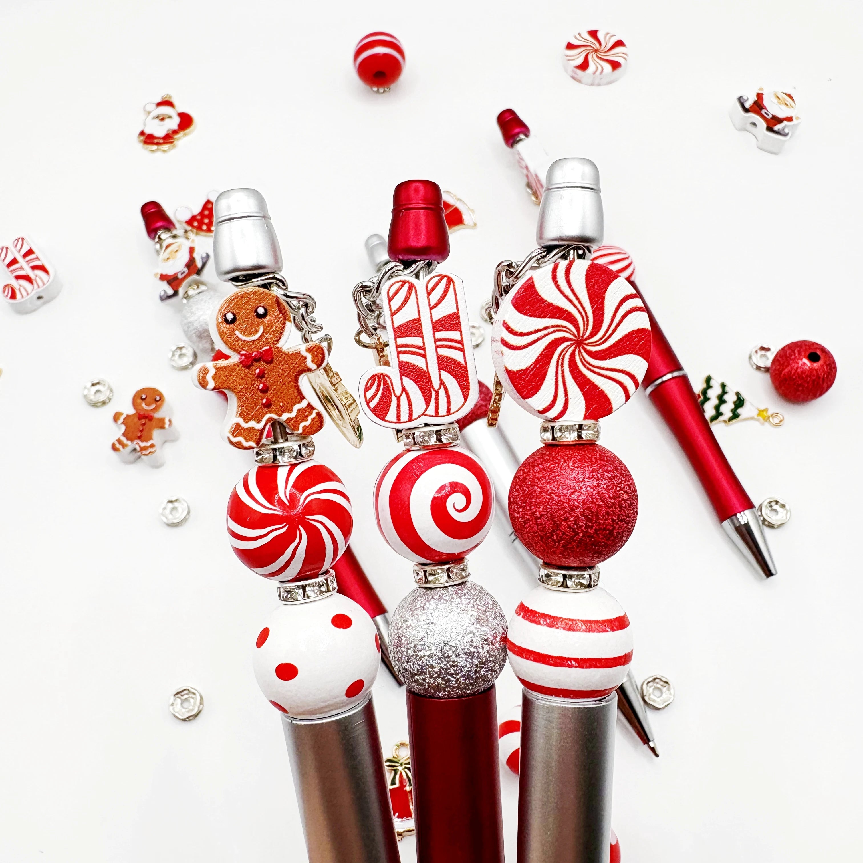 8 Uds. Bolígrafo con cuentas y colgante de cuentas DIY con temática de dulces navideños de color rojo y plateado, regalos de Navidad, suministros de estudio de oficina